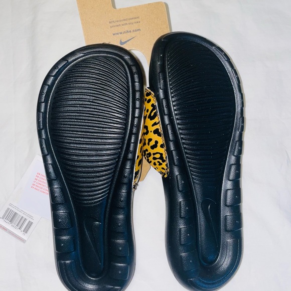 NWT-Nike Women Victori One Slide Print Sz 5 Chutney/White-Black - Picture 5 of 5
